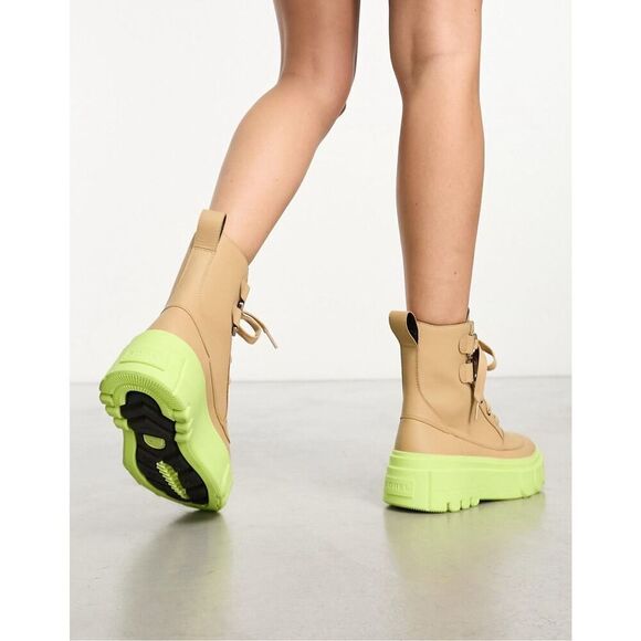 Sorel Women’s Caribou x Boot Lace boots in tan - Picture 2 of 10